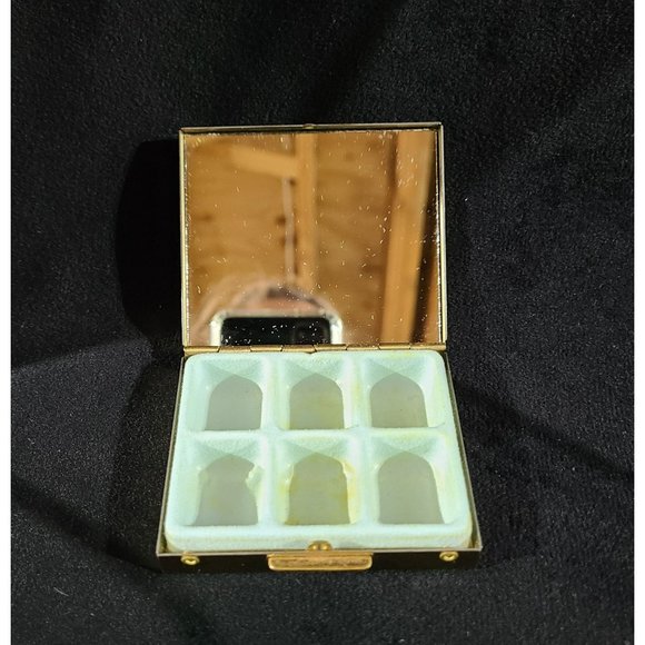 Large vintage rococo style brass pill box - Picture 7 of 8